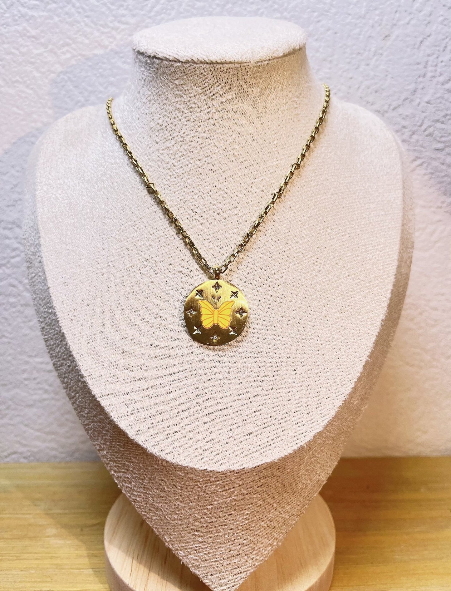 Collier pendentif Papillon et Etoiles acier inoxydable et plaqué or - Aurore Studio