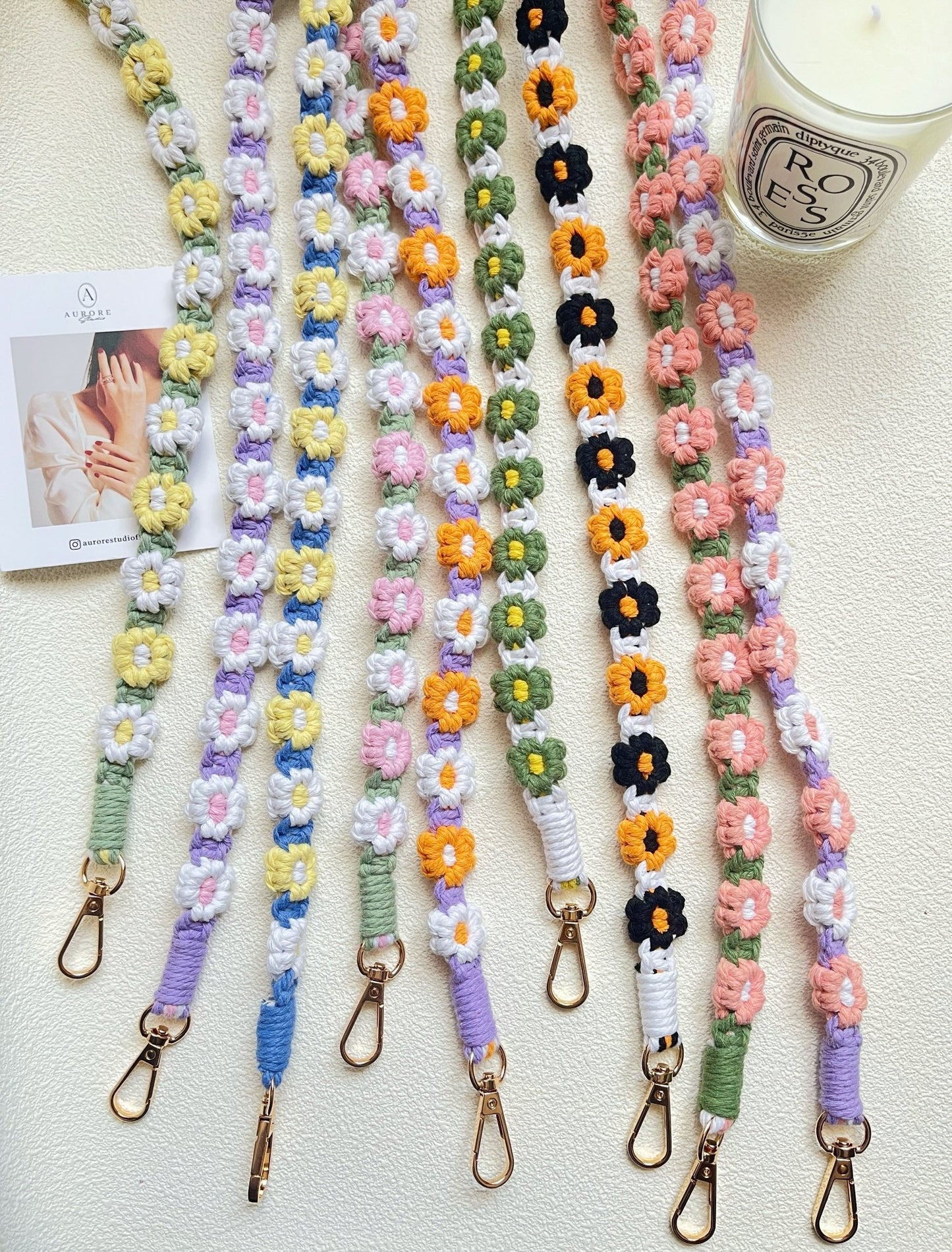 Lanière de Téléphone en Fleurs Crochetées Accessoire Bohème Fait Main - Aurore Studio