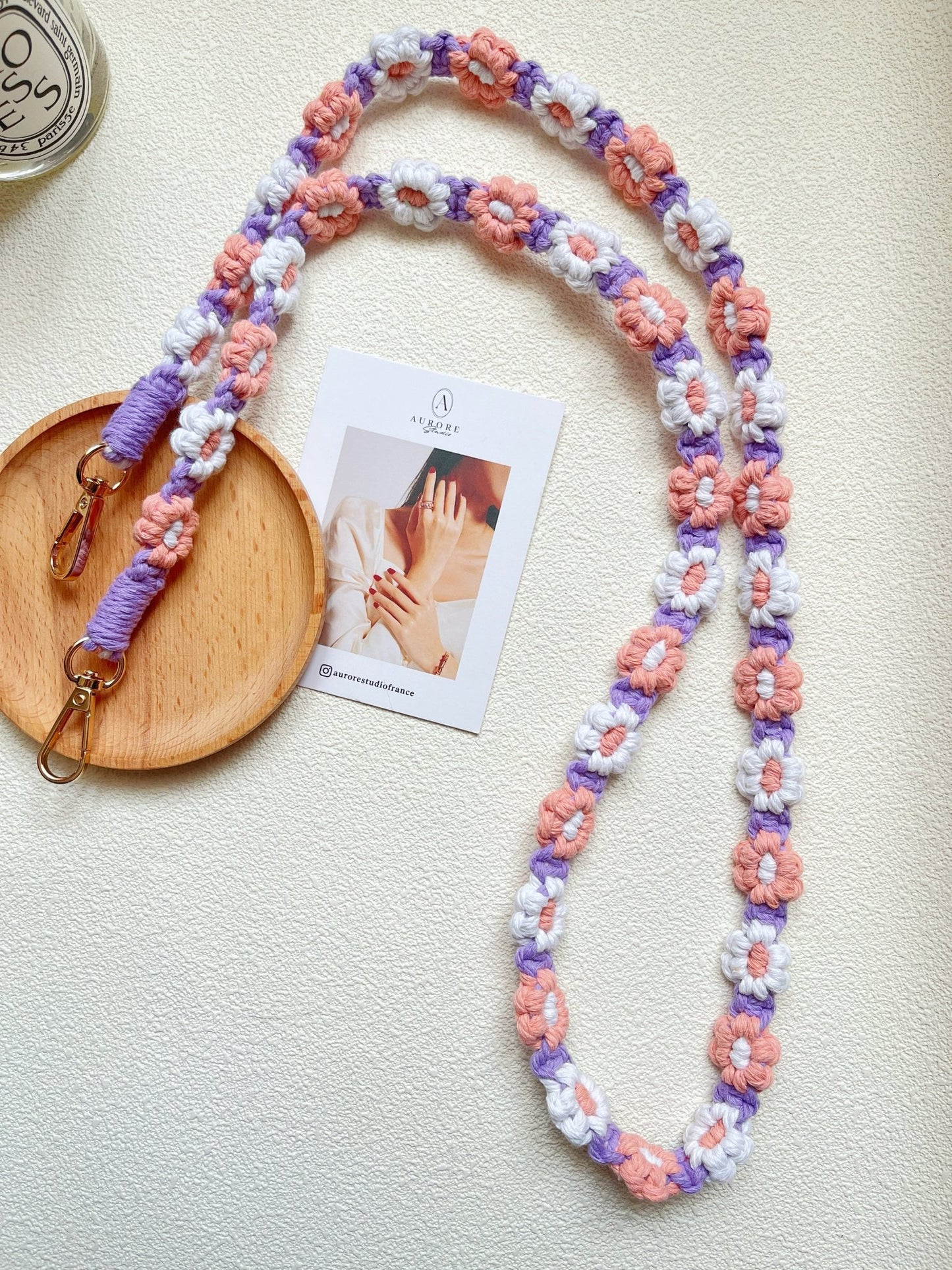 Lanière de Téléphone en Fleurs Crochetées Accessoire Bohème Fait Main - Aurore Studio