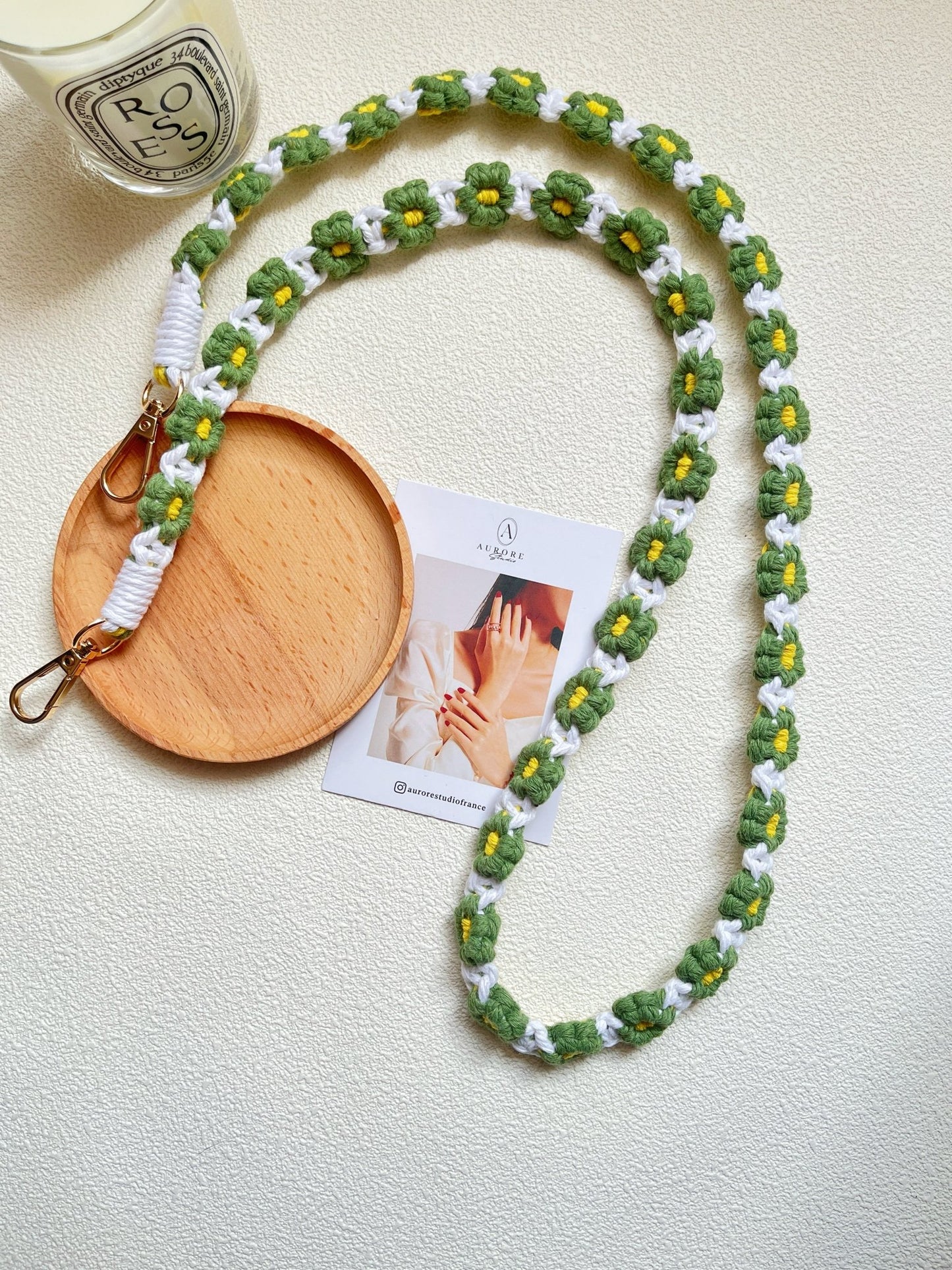 Lanière de Téléphone en Fleurs Crochetées Accessoire Bohème Fait Main - Aurore Studio