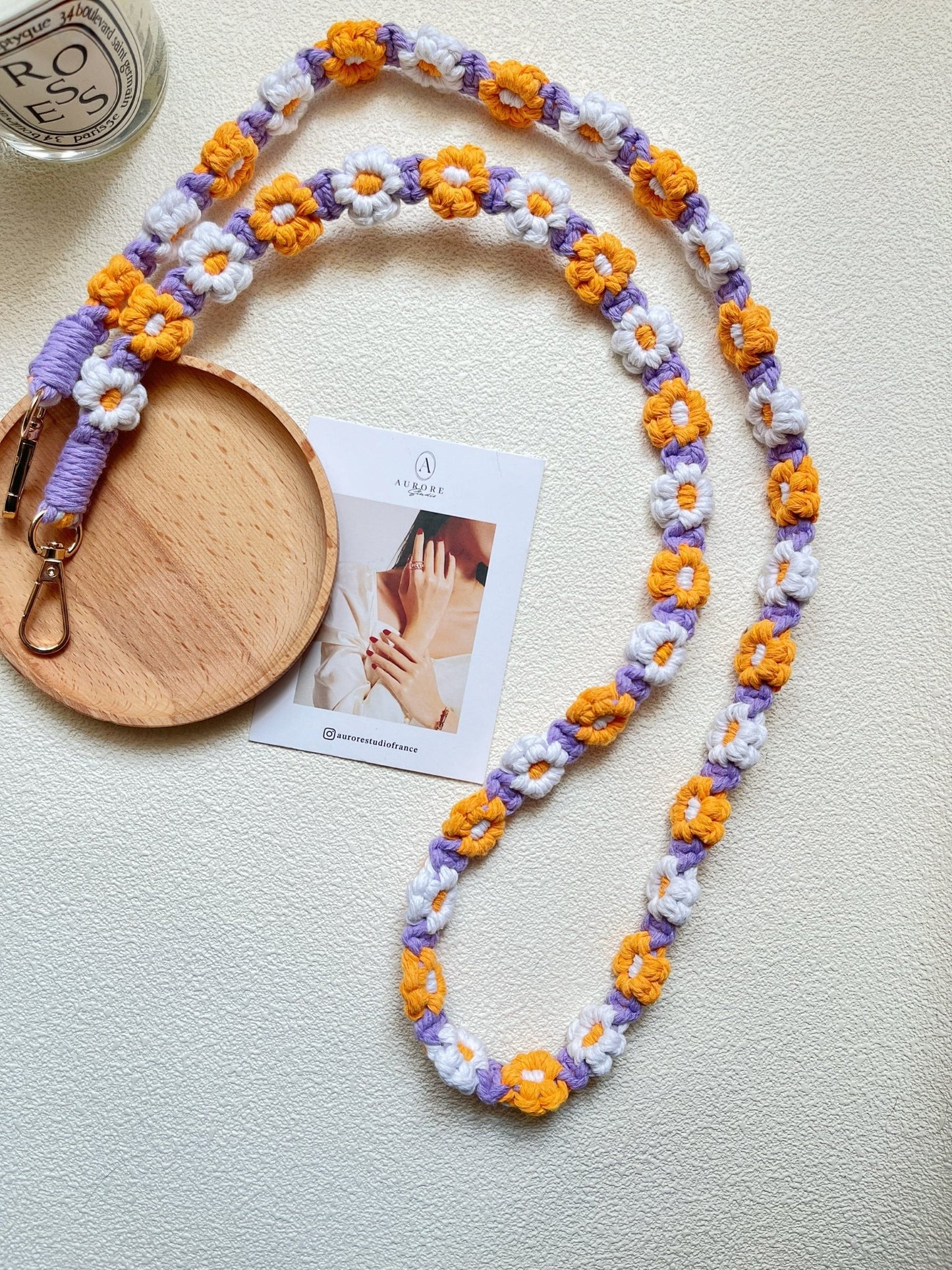 Lanière de Téléphone en Fleurs Crochetées Accessoire Bohème Fait Main - Aurore Studio