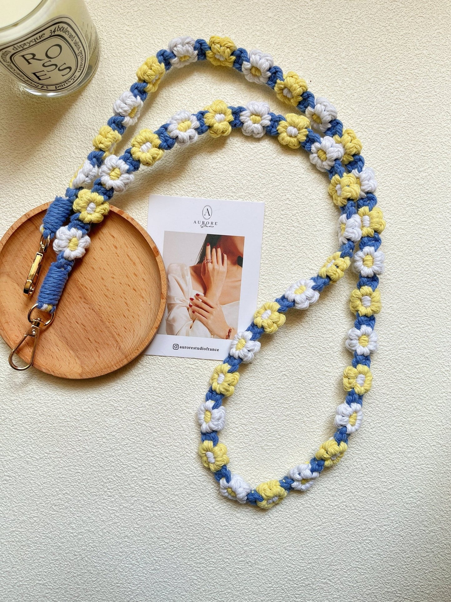 Lanière de Téléphone en Fleurs Crochetées Accessoire Bohème Fait Main - Aurore Studio