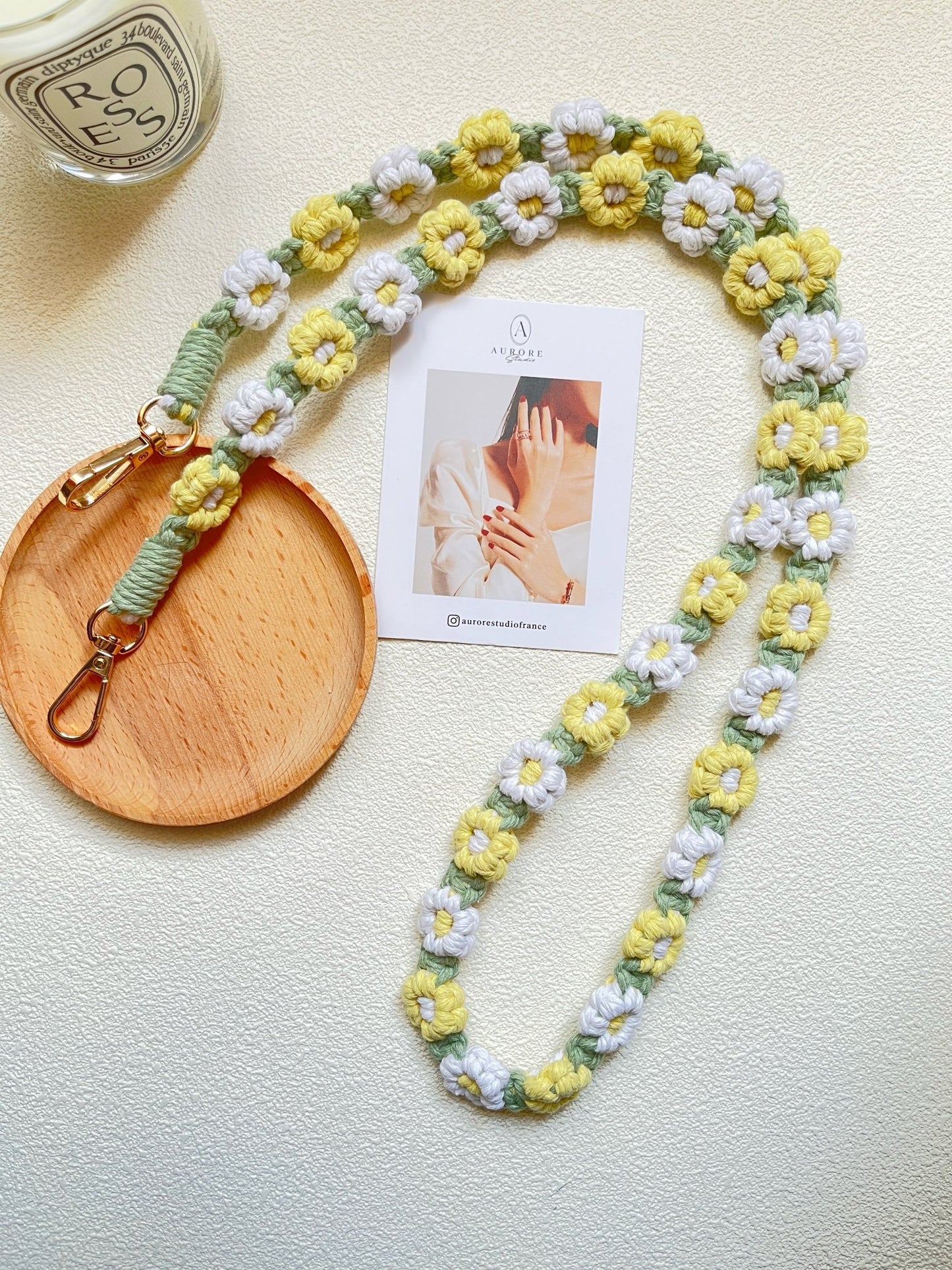 Lanière de Téléphone en Fleurs Crochetées Accessoire Bohème Fait Main - Aurore Studio