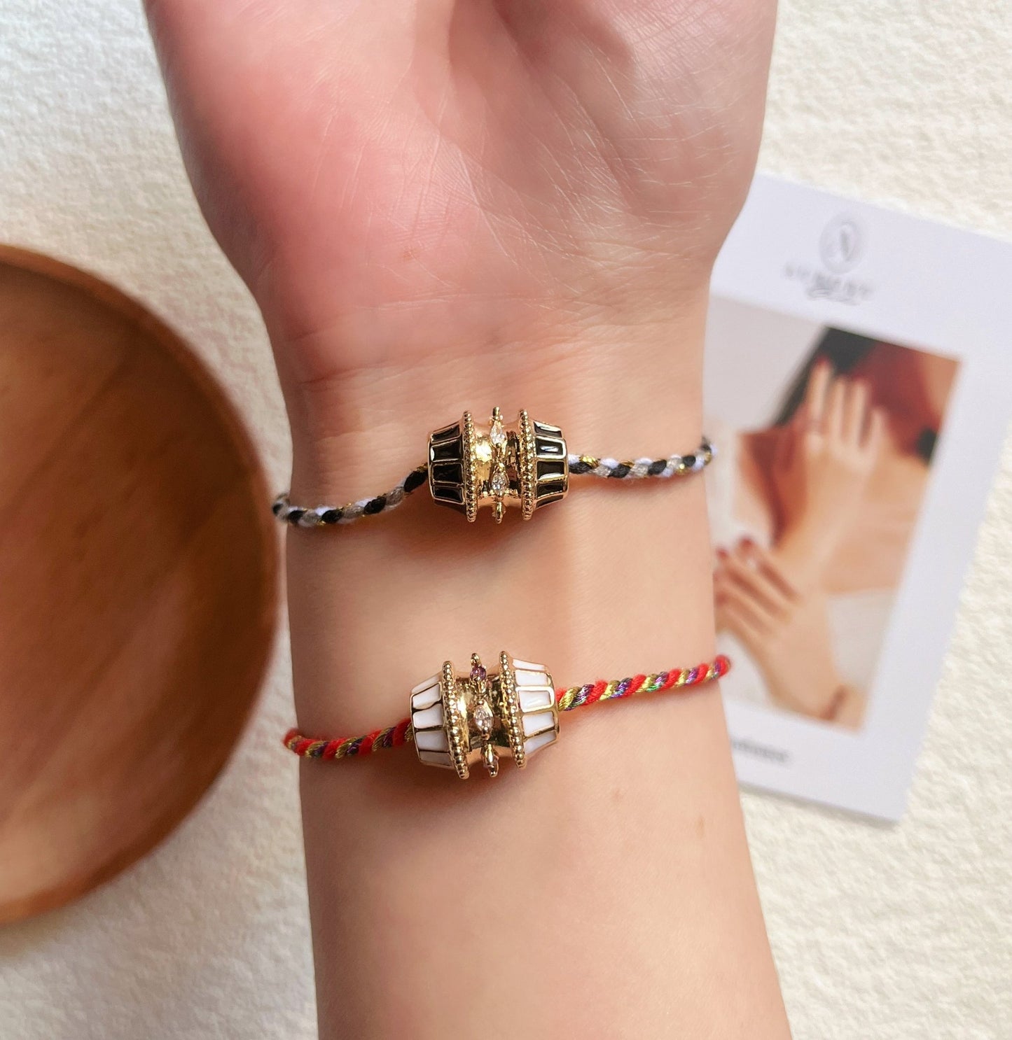 Bracelet sur cordon ajustable plaqué or - Porte - bonheur - Aurore Studio