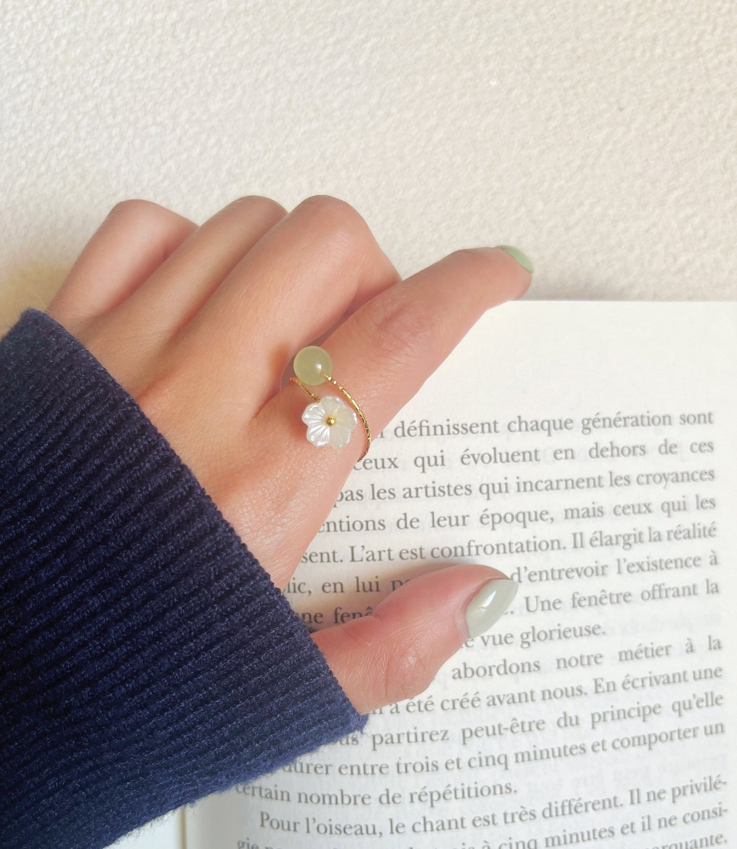 🌸 Bague Chinoise Ajustable Fleur de Cerisier et Imitation Jade de Hetian 🌿 - Aurore Studio