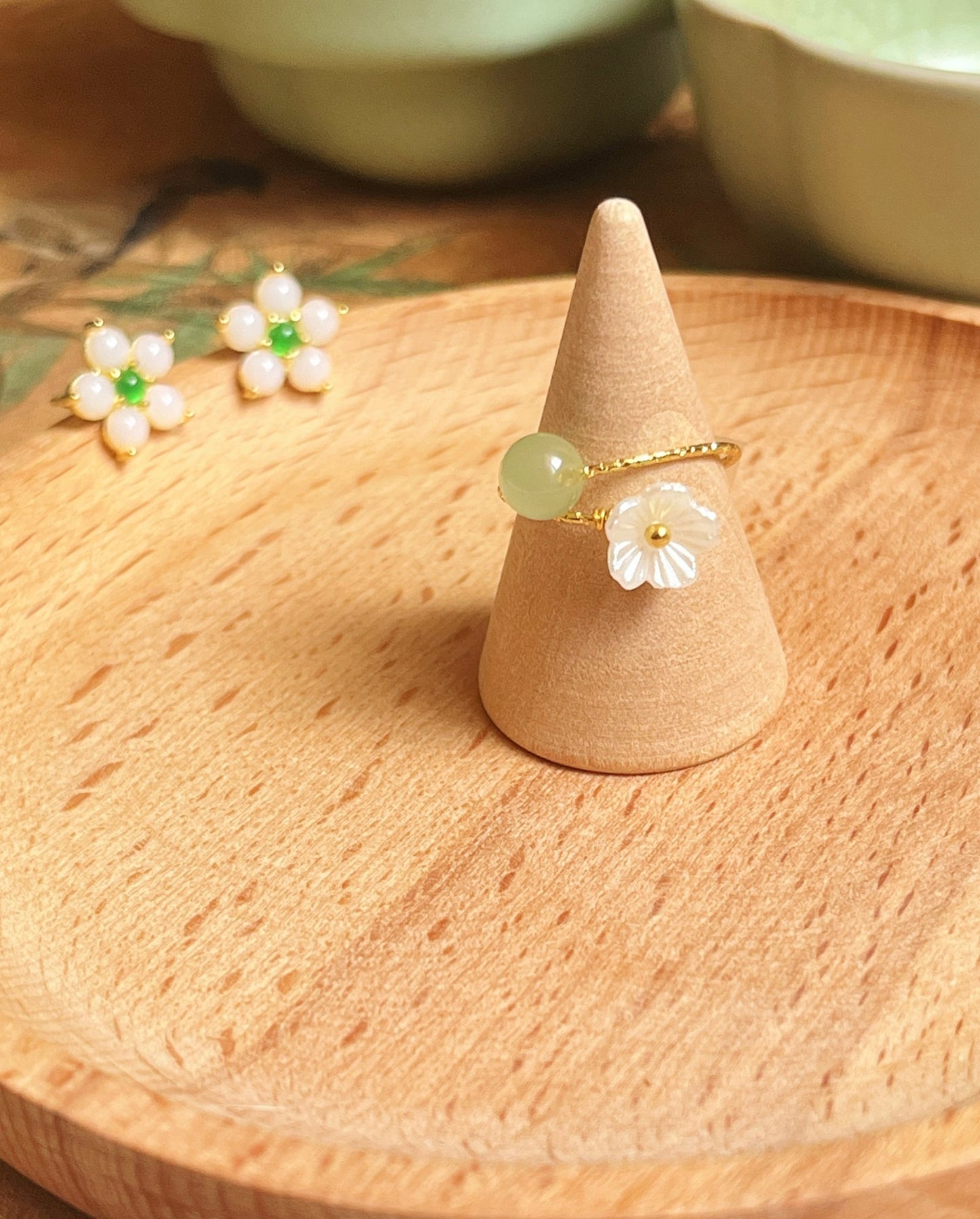 🌸 Bague Chinoise Ajustable Fleur de Cerisier et Imitation Jade de Hetian 🌿 - Aurore Studio