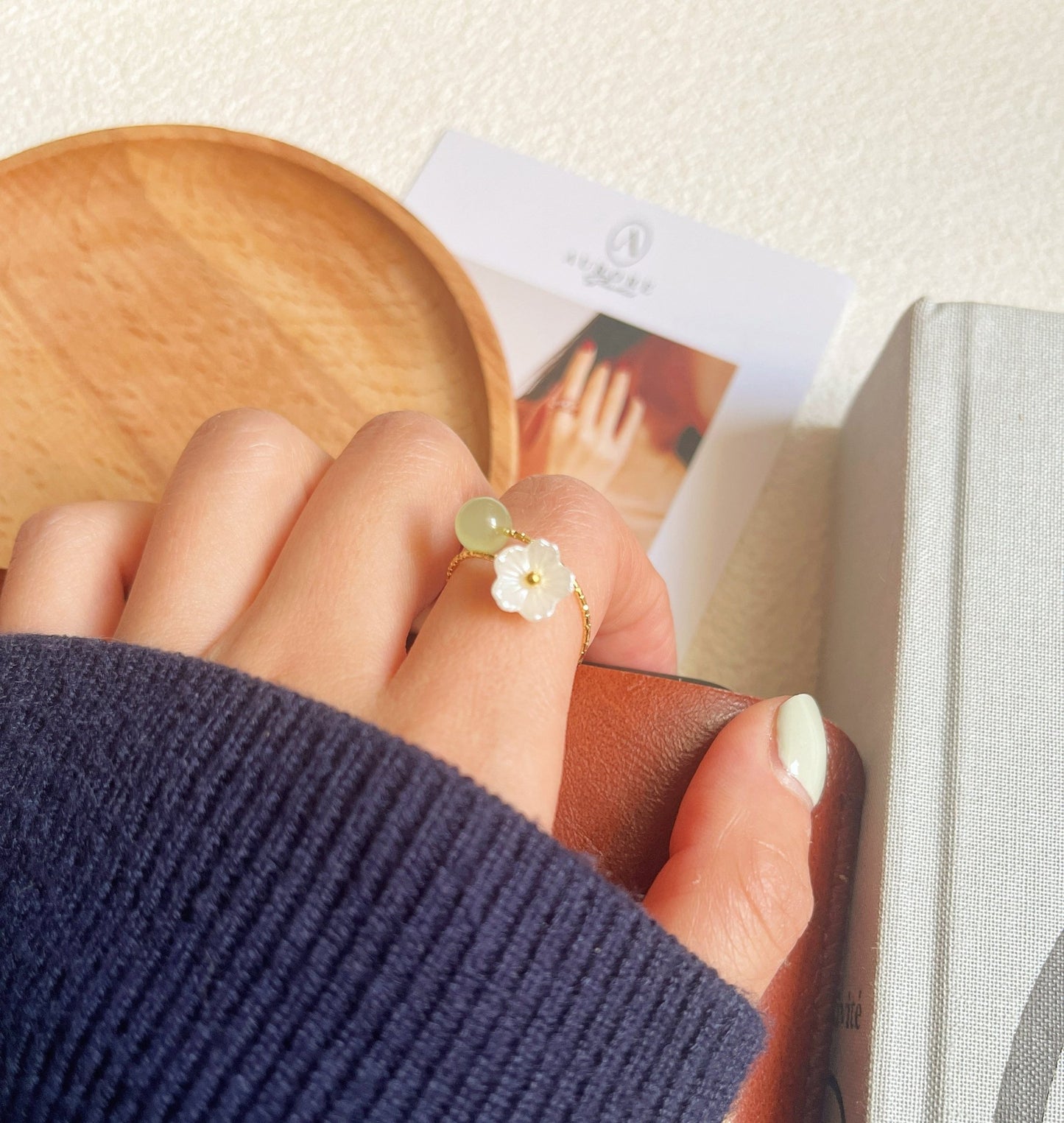 🌸 Bague Chinoise Ajustable Fleur de Cerisier et Imitation Jade de Hetian 🌿 - Aurore Studio