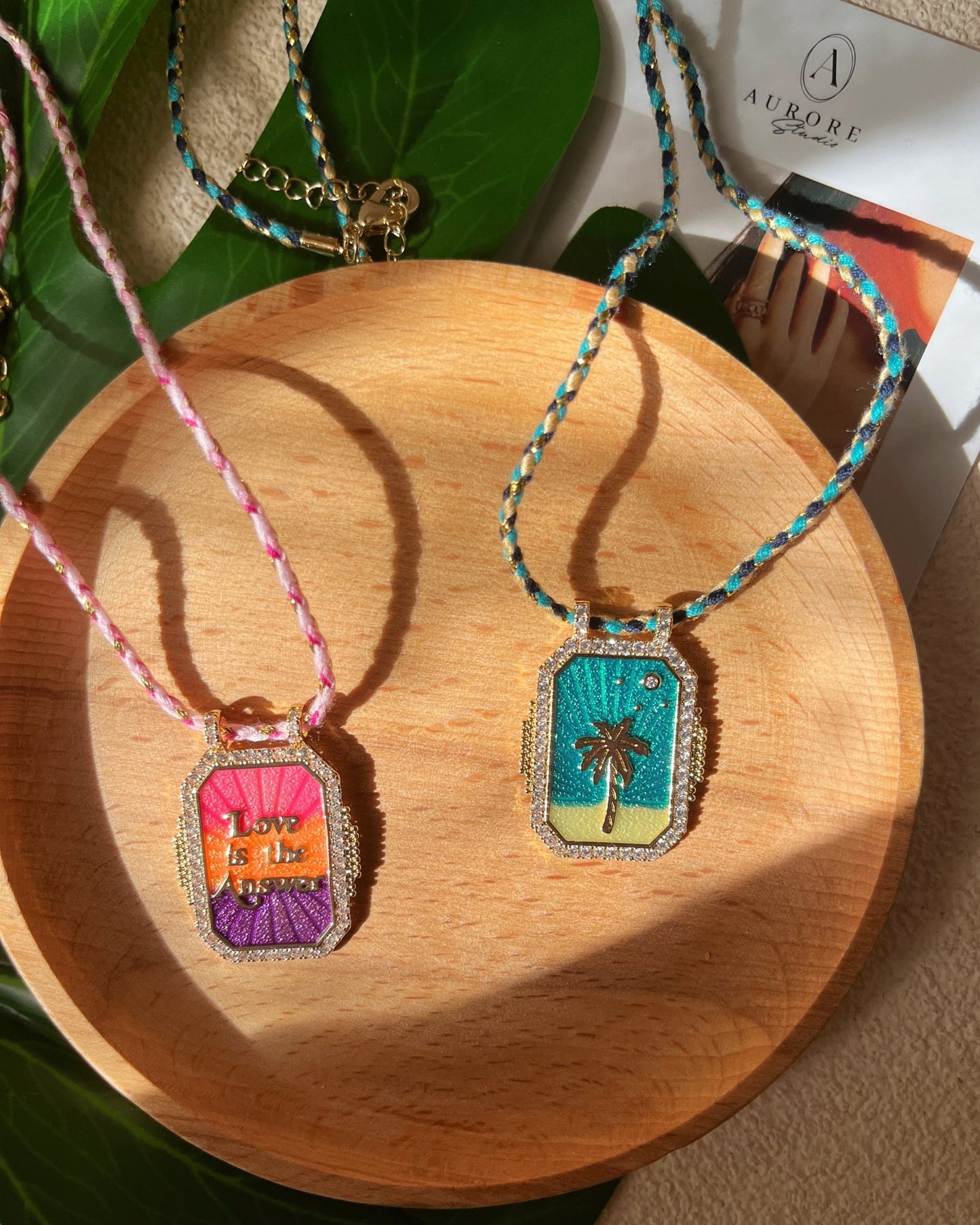 Collier amulette palmier ras de cou en cordon tressé ajustable - Aurore Studio