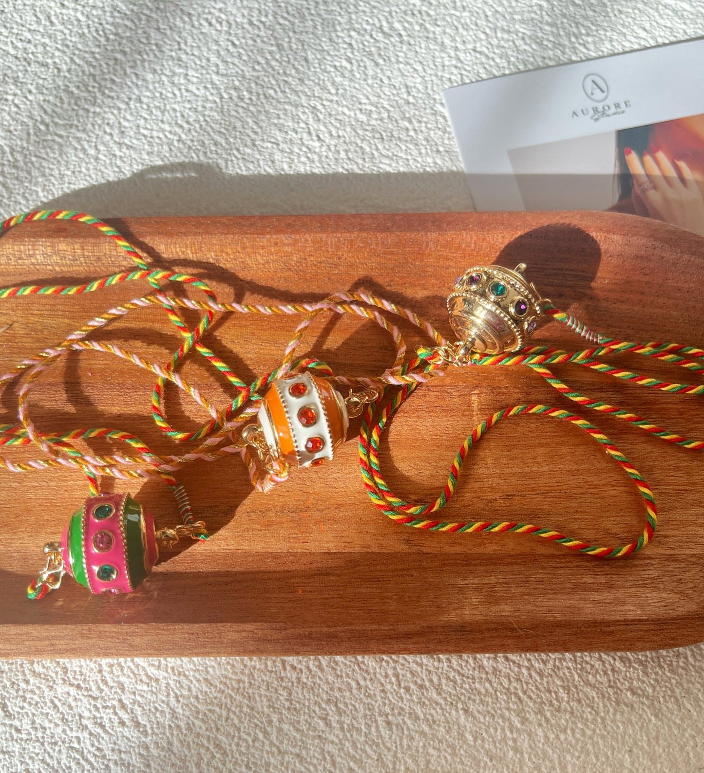 Tour de cou pendentif sphère – Bijou coloré fait main Plaqué Or - Aurore Studio