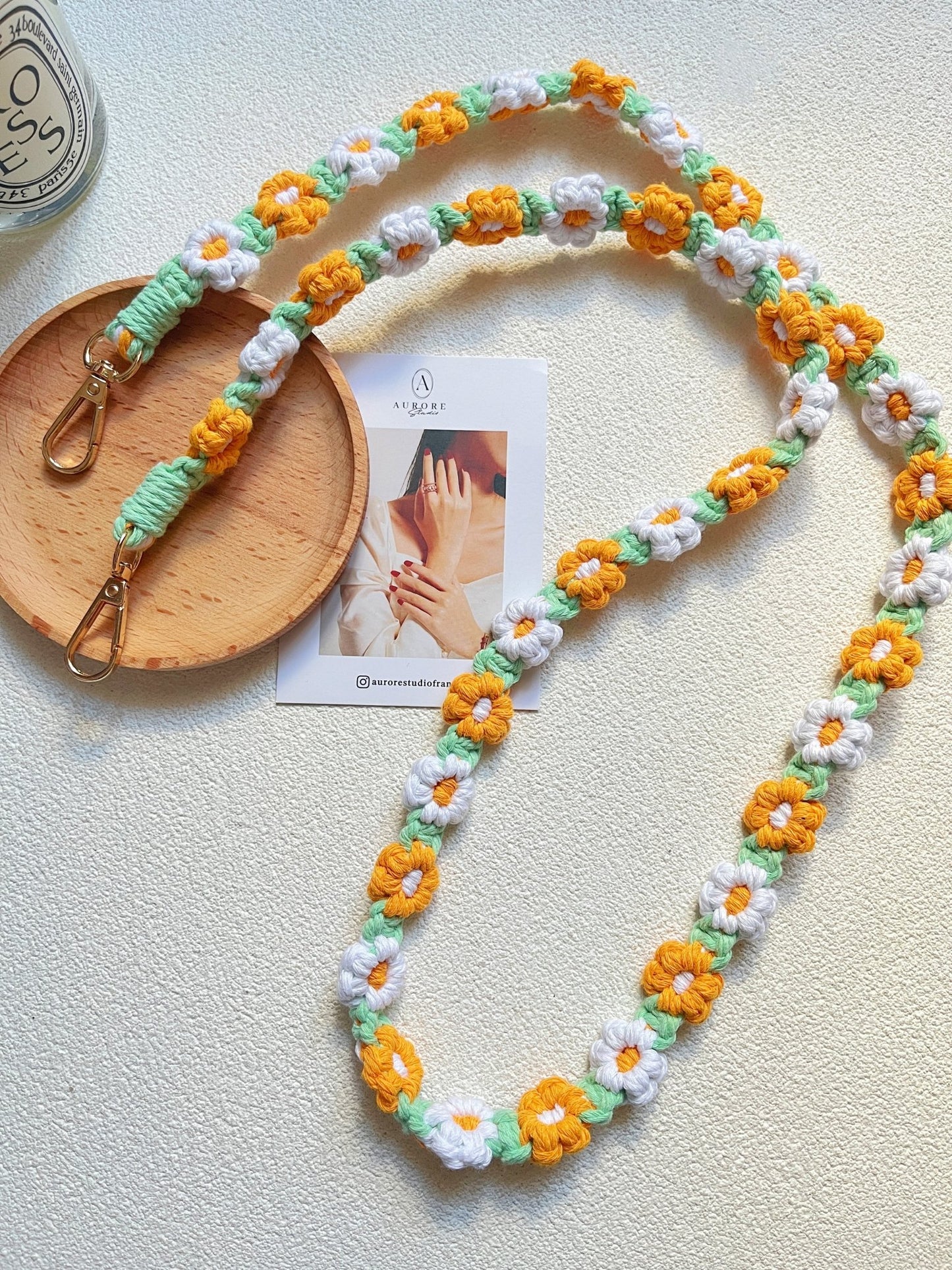 Lanière de Téléphone en Fleurs Crochetées Accessoire Bohème Fait Main - Aurore Studio
