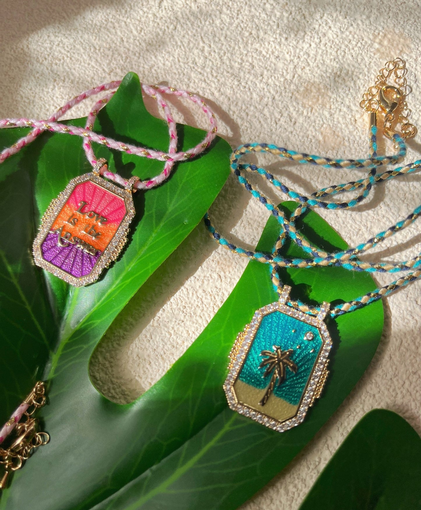 Collier amulette palmier ras de cou en cordon tressé ajustable - Aurore Studio