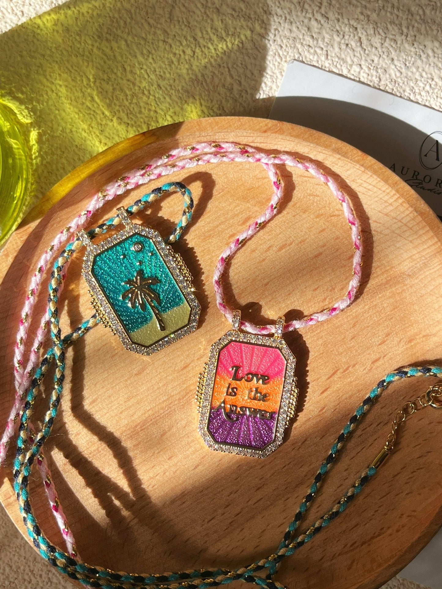 Collier amulette palmier ras de cou en cordon tressé ajustable - Aurore Studio