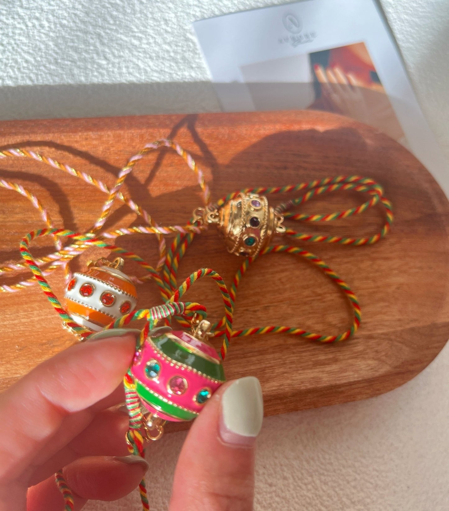 Tour de cou pendentif sphère – Bijou coloré fait main Plaqué Or - Aurore Studio