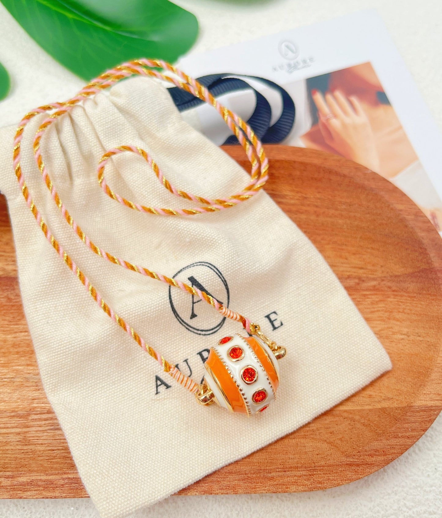 Tour de cou pendentif sphère – Bijou coloré fait main Plaqué Or - Aurore Studio
