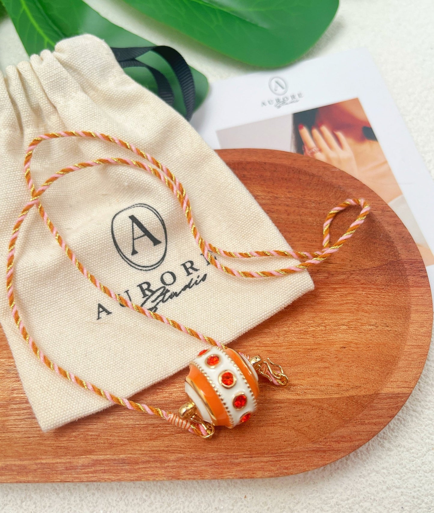 Tour de cou pendentif sphère – Bijou coloré fait main Plaqué Or - Aurore Studio