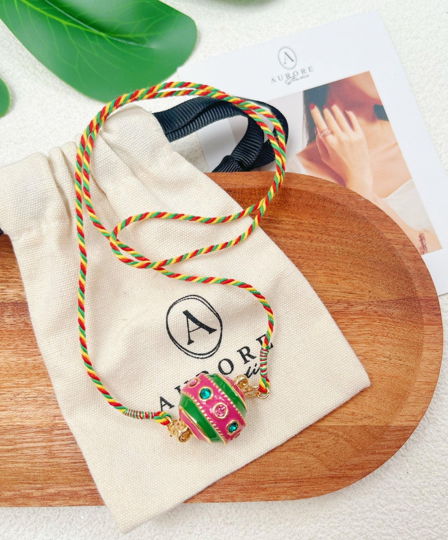 Tour de cou pendentif sphère – Bijou coloré fait main Plaqué Or - Aurore Studio