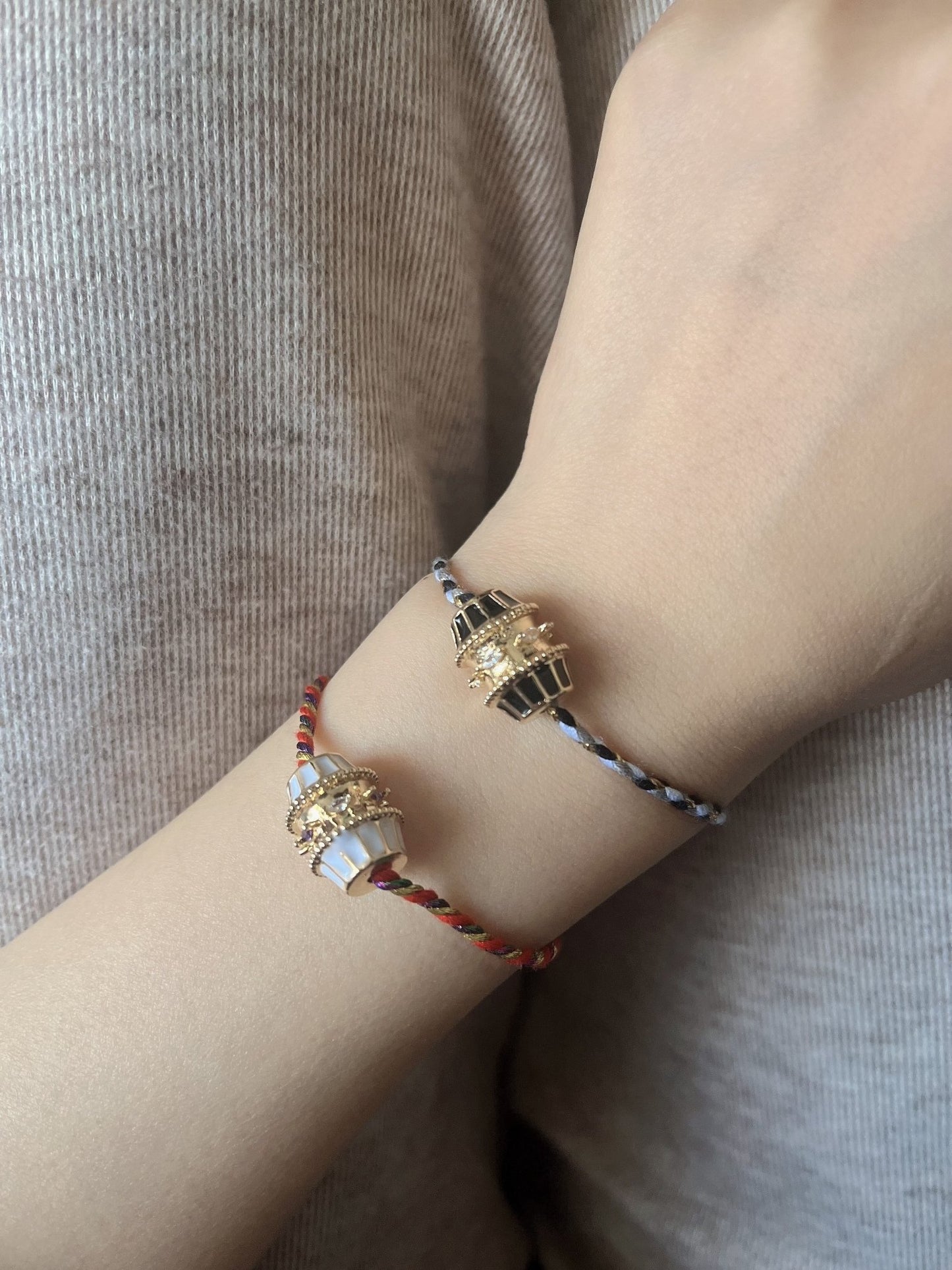 Bracelet souple ajustable Porte - Bonheur Plaqué Or ✨ - Aurore Studio