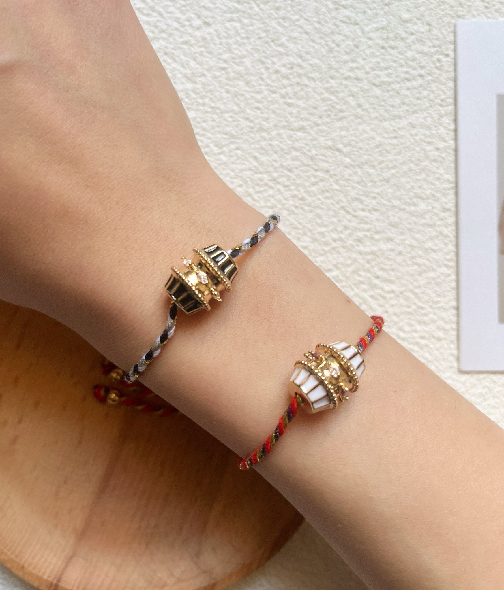 Bracelet sur cordon ajustable plaqué or - Porte - bonheur - Aurore Studio