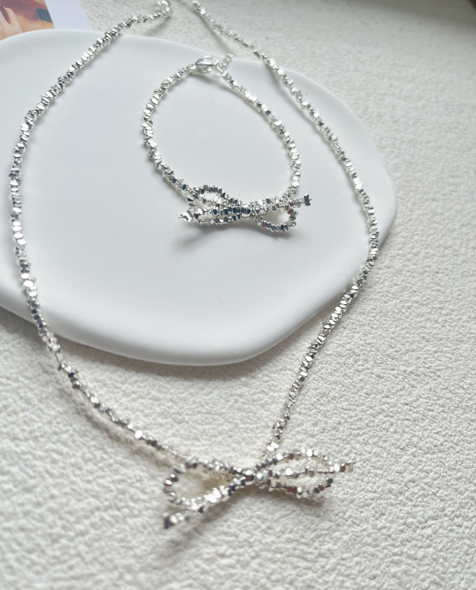 Collier Ras de Cou Noeud Papillon Argenté - Aurore Studio