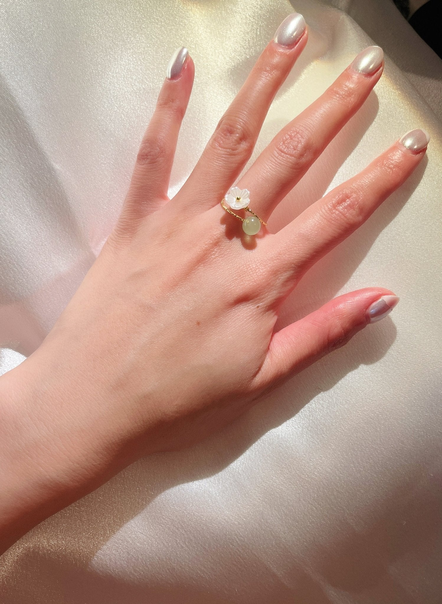 🌸 Bague Chinoise Ajustable Fleur de Cerisier et Imitation Jade de Hetian 🌿 - Aurore Studio