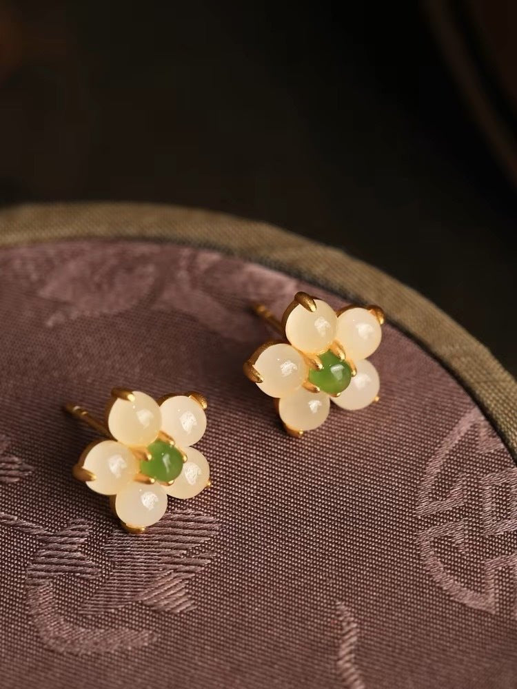 Boucles d'Oreilles Fleur de Camélia en Imitation Jade de Hetian - Aurore Studio